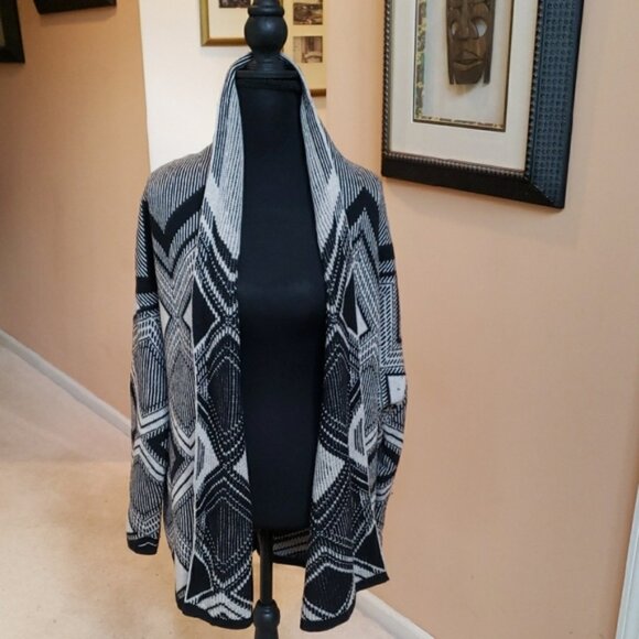 Old Navy Black & Tan Geometric Chevron Diamond Knit Open Front Cardigan - Picture 5 of 8